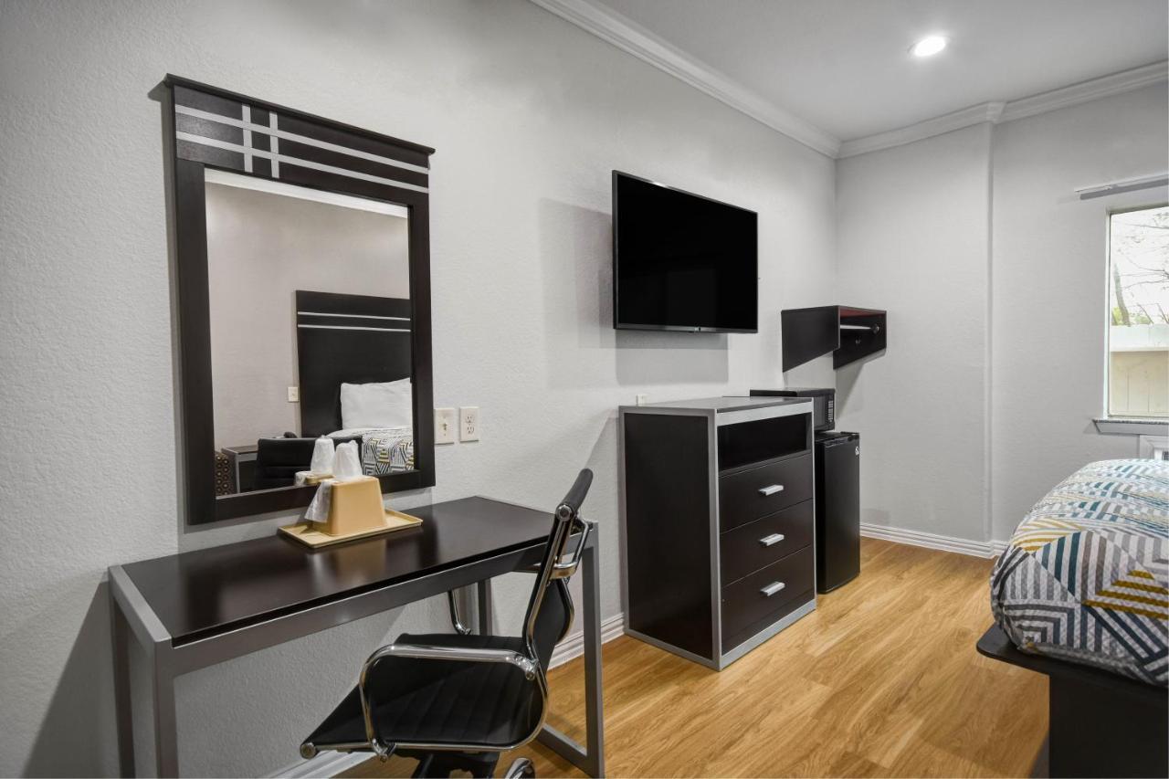 Motel 6 Humble, Tx - Houston International Airport Экстерьер фото