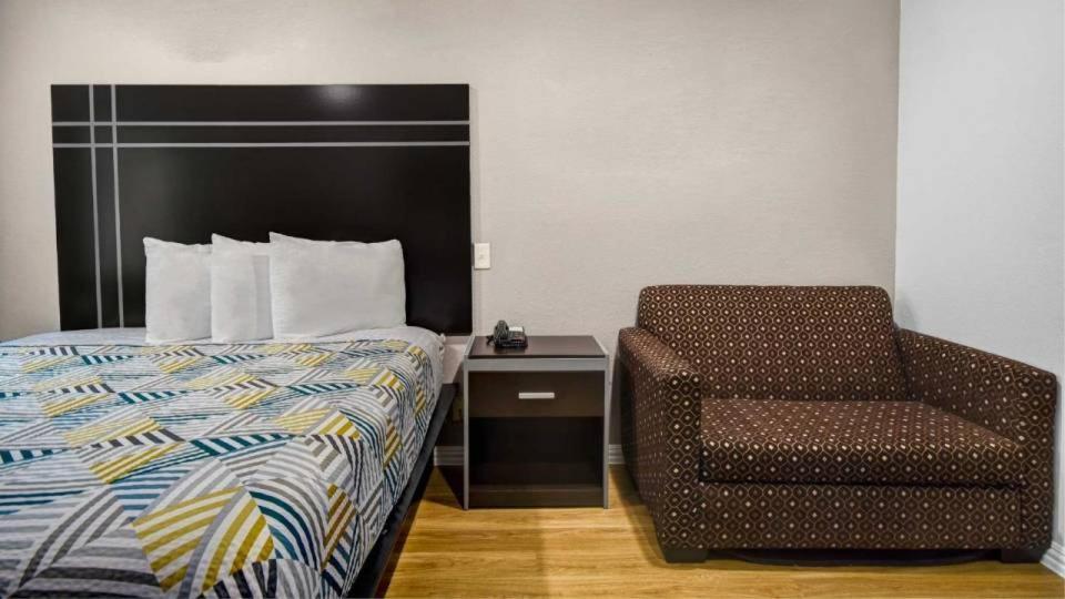 Motel 6 Humble, Tx - Houston International Airport Экстерьер фото