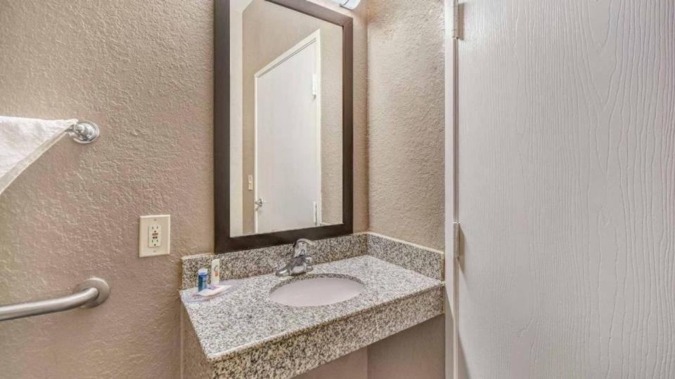Motel 6 Humble, Tx - Houston International Airport Экстерьер фото